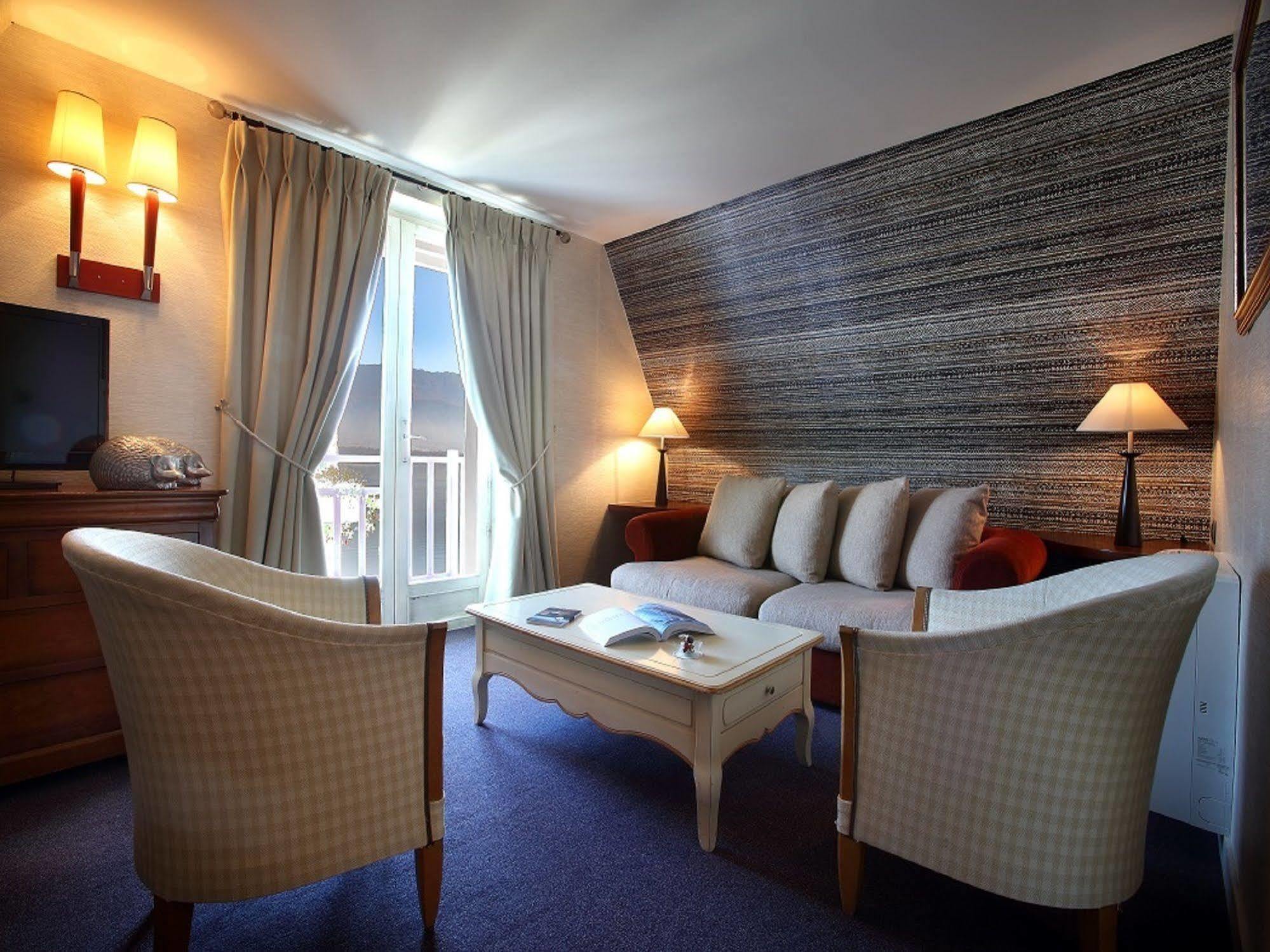Hotel Ombremont Jean-Pierre Jacob Ле-Бурже-дю-Лак Екстер'єр фото